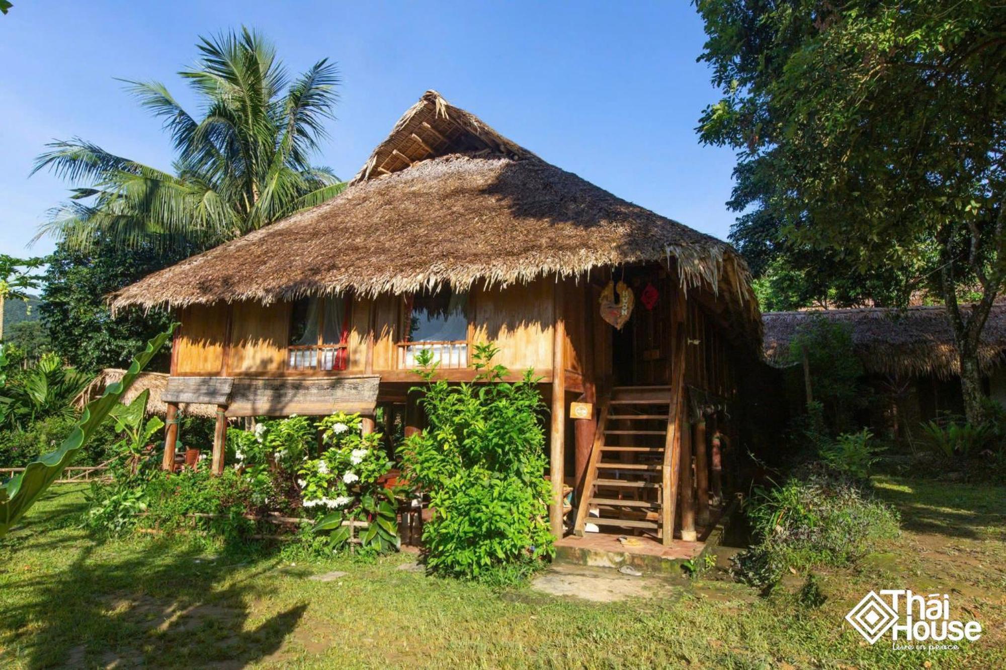 Thai House Pu Luong - Century Old Stilt House With Terrace Views Huong Ba Thuoc Buitenkant foto