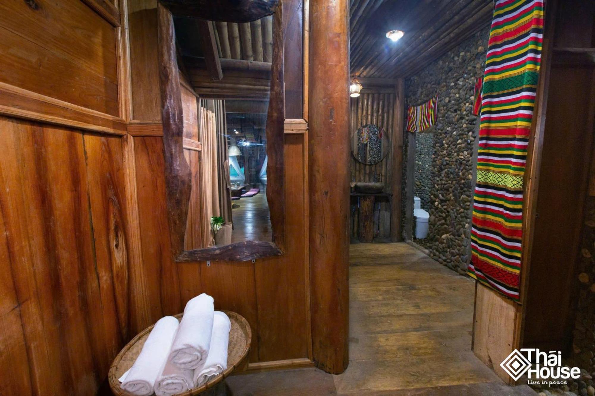 Thai House Pu Luong - Century Old Stilt House With Terrace Views Huong Ba Thuoc Buitenkant foto
